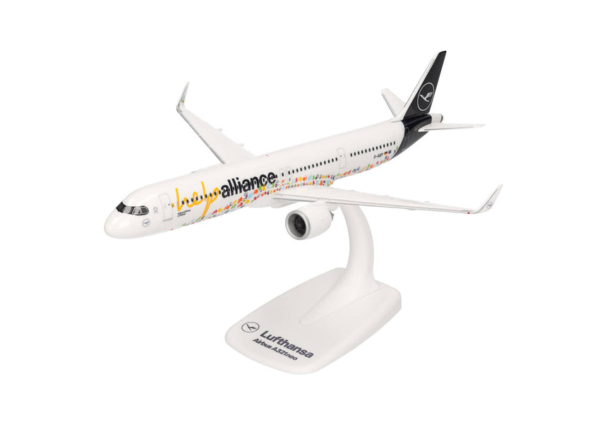 Herpa Snapfit Lufthansa Airbus A321neo "Help Alliance" - D-AIEP 1/200 Aircraft Scale Model