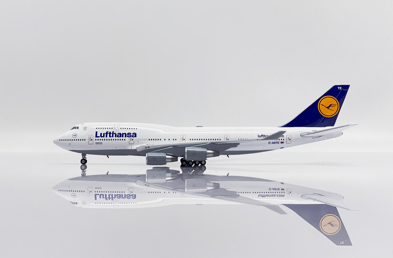 JC Wings Lufthansa Boeing 747-400 (D-ABTE) + Aviation Tag 1/400 Scale Model