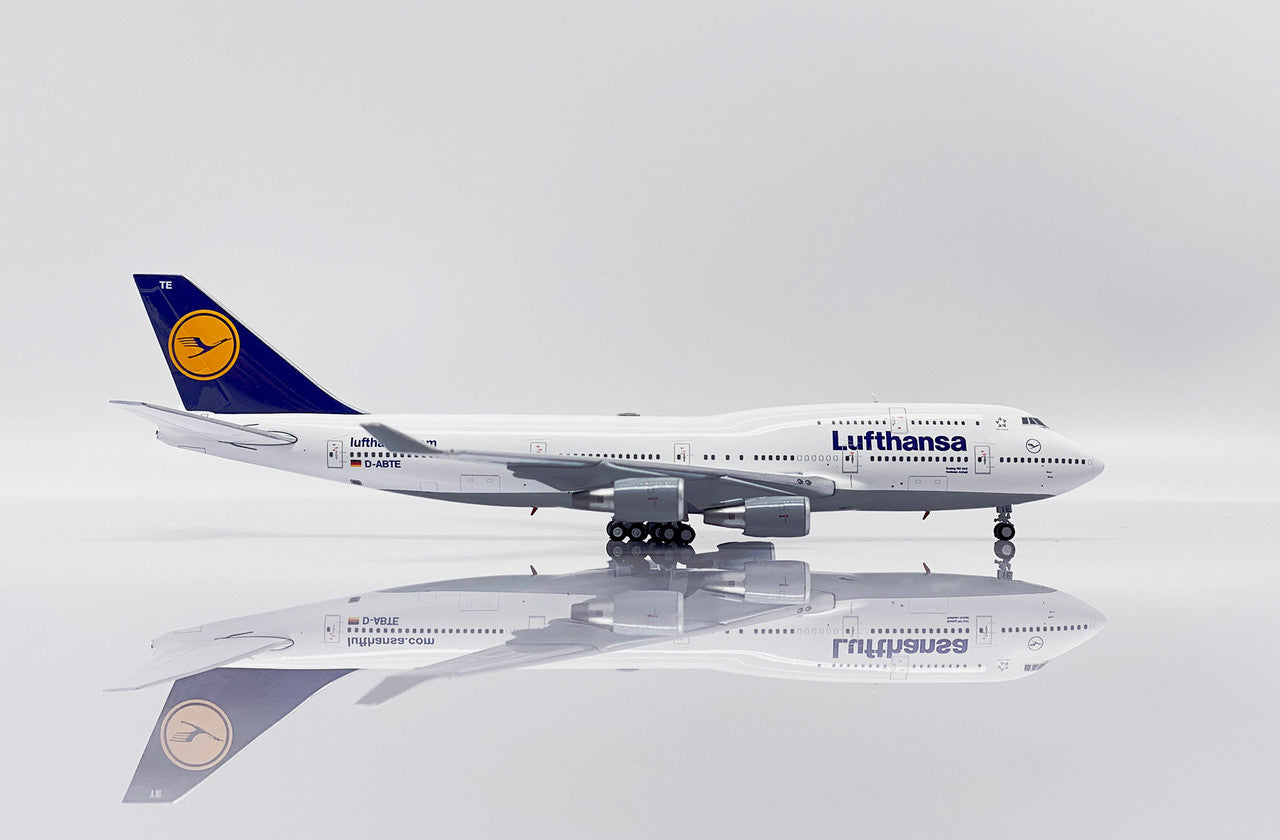 JC Wings Lufthansa Boeing 747-400 (D-ABTE) + Aviation Tag 1/400 Scale Model