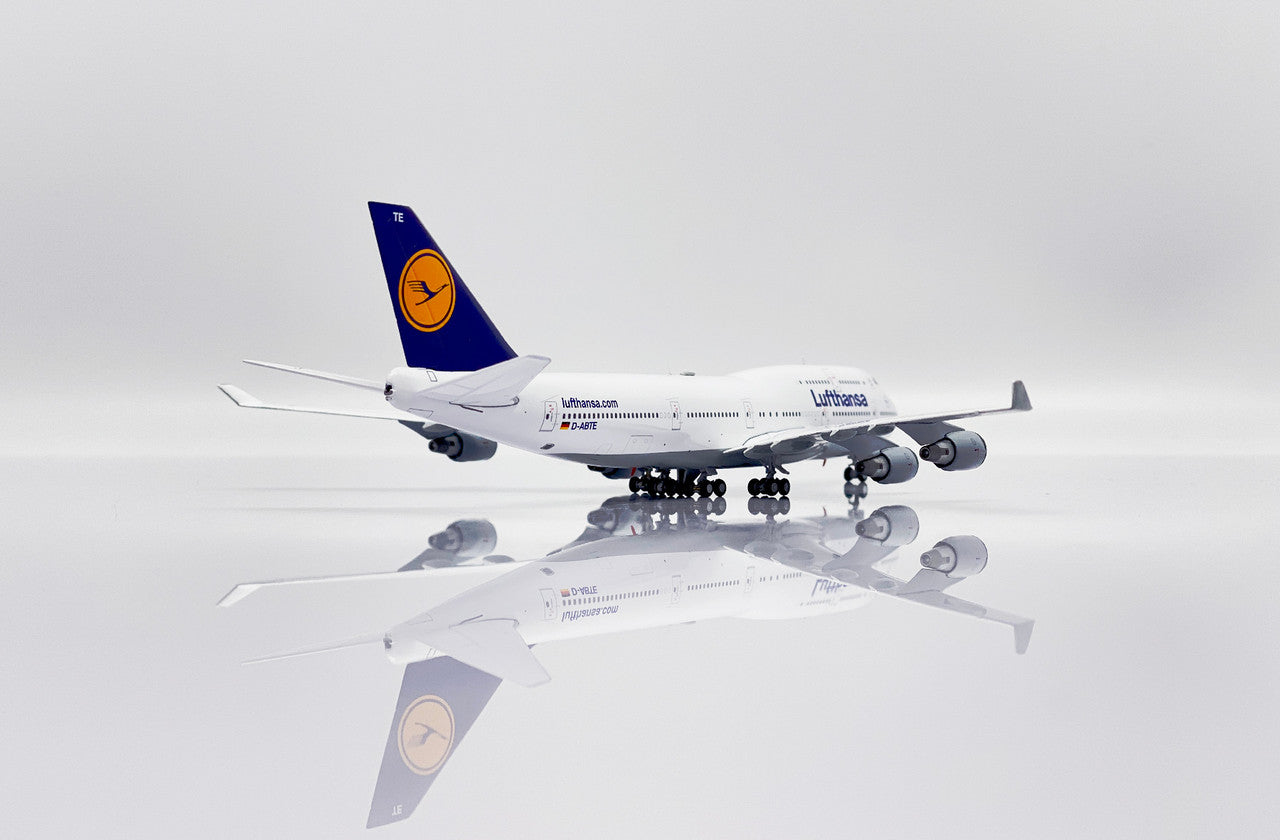 JC Wings Lufthansa Boeing 747-400 (D-ABTE) + Aviation Tag 1/400 Scale Model