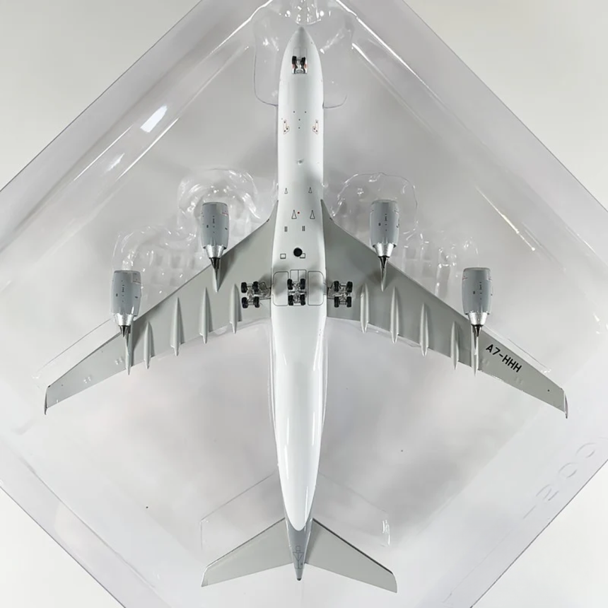 Phoenix Qatar Amini Flight Airbus A340-500 A7-HHH 1/400 Aircraft Scale Model