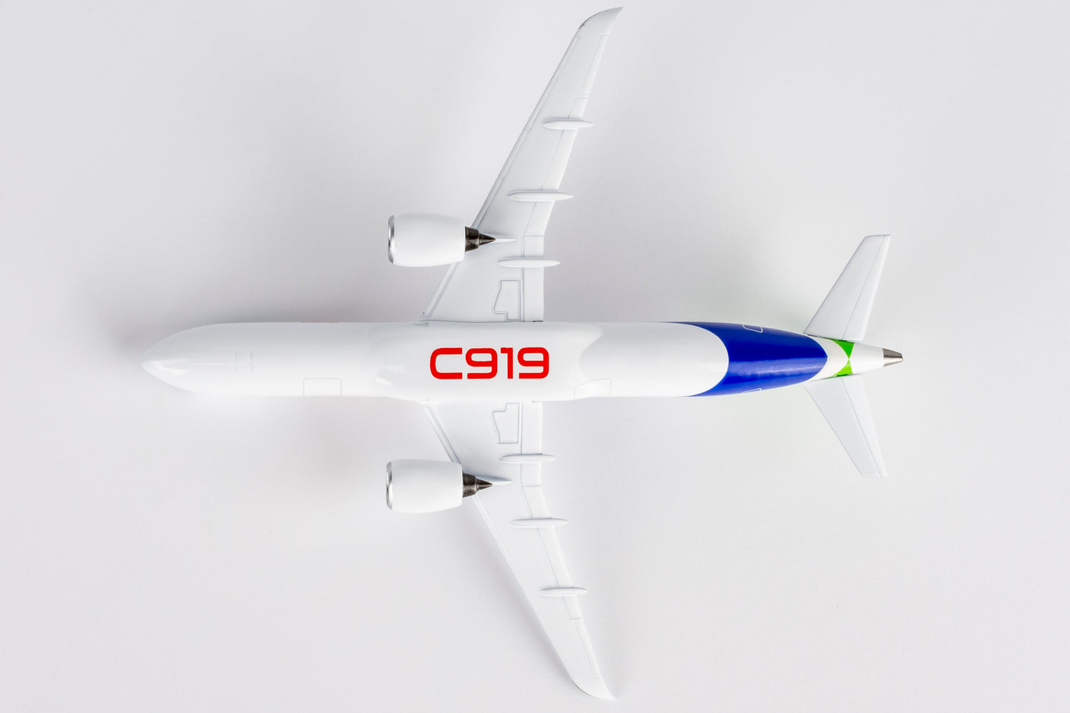 NG Models COMAC (without landing gears and antennas; with less details) COMAC C919 Lite Edition 1/400 Scale