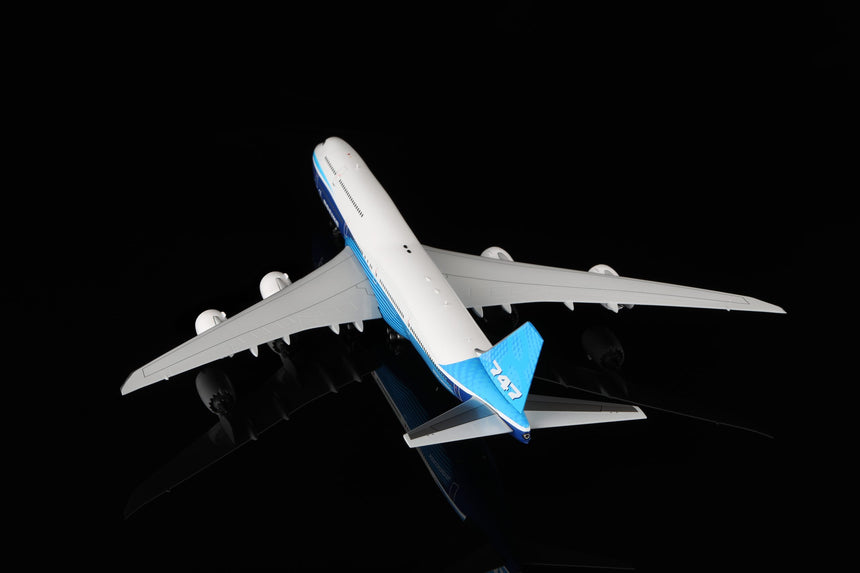 SQ Wings Boeing “House Dreamliner” / "Flaps Down" Boeing B747-8 1/200 Aircraft Scale Model