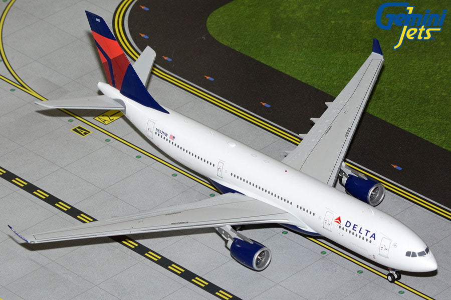 GeminiJets Delta Air Lines Airbus A330-200 N852NW 1/200 Scale