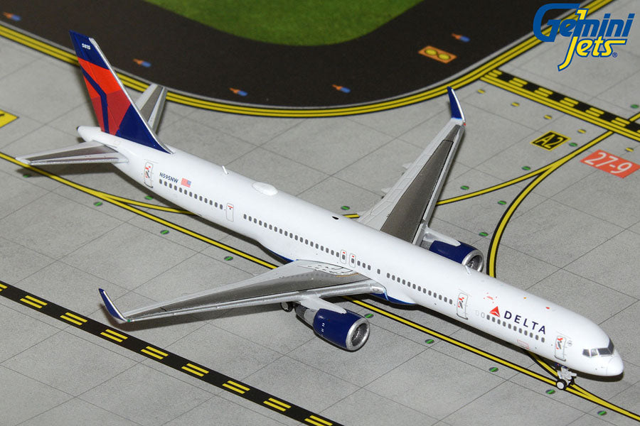 GeminiJets Delta Air Lines Boeing B757-300W N595NW 1/400 Aircraft Scale Model