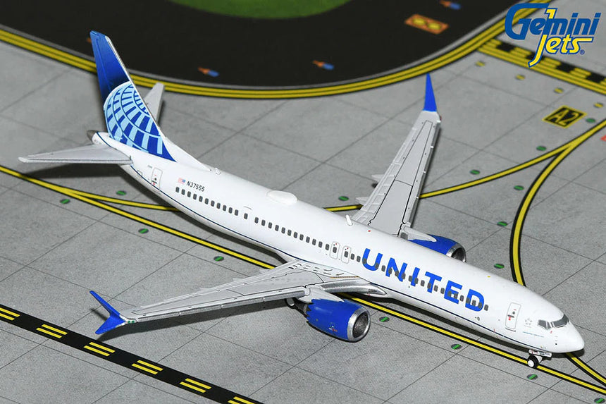 GeminiJets United Airlines Boeing 737 MAX 9 N37555 1/400 Scale