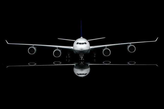 SQ Wings Lufthansa Airbus A340-600 D-AIHX 1/200 Aircraft Scale Model