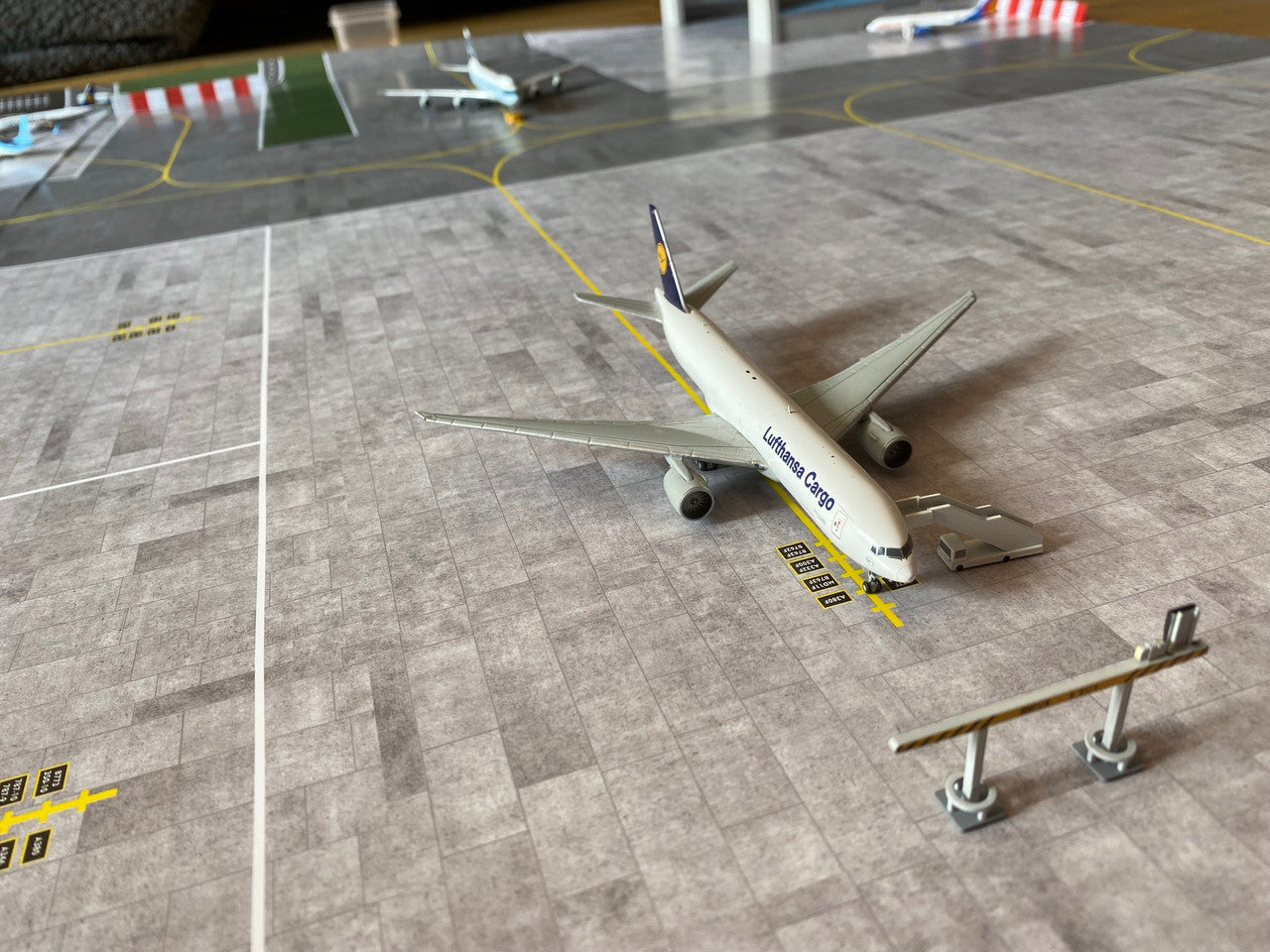 AMS 1/400 Scale Two Sheet Paper Airport Mat