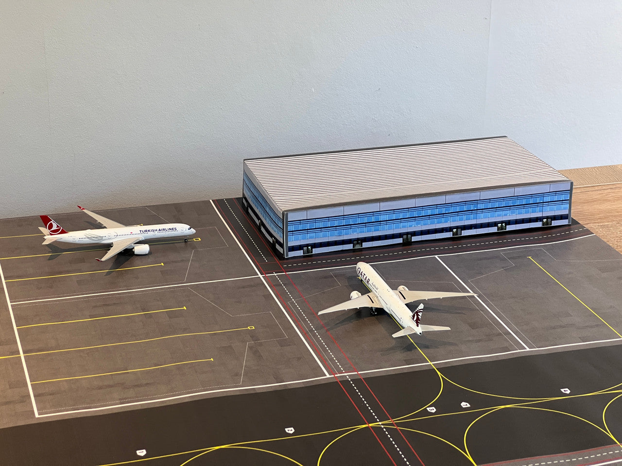 AMS 1/400 & 1/500 Scale Airport And Runway Paper Mat With Terminal