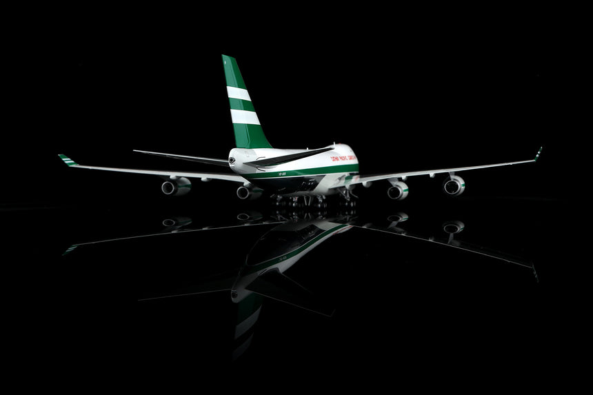 SQ Wings Cathay Pacific Cargo Boeing B747-400F VR-HUH 1/200 Aircraft Scale Model