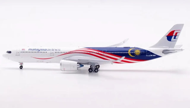 Aviation400 Malaysia Airlines Airbus A330-900 9M-MNH (detachable gear) 1/400 Aircraft Scale Model