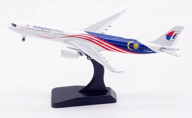 Aviation400 Malaysia Airlines Airbus A330-900 9M-MNH (detachable gear) 1/400 Aircraft Scale Model