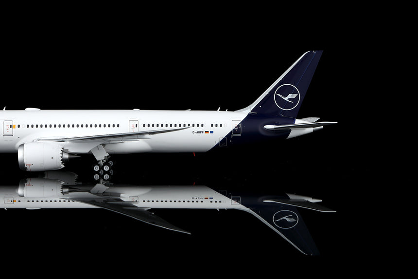 SQ Wings Lufthansa Boeing 787-9 D-ABPF 1/200 Scale Model
