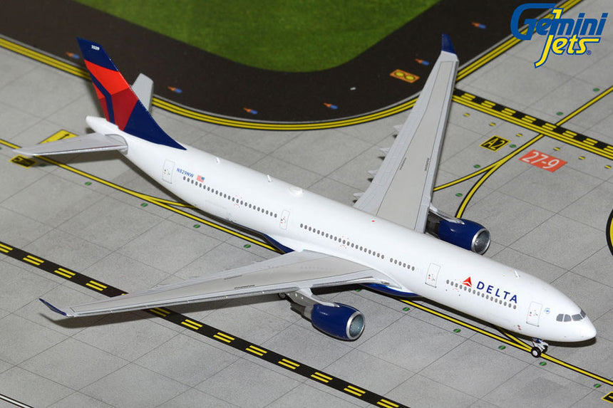 GeminiJets Delta Air Lines Airbus A330-300 Reg: N829NW 1/400 Scale