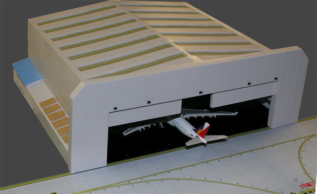 GeminiJets Wide-Body Airport Hangar 1/400 Scale
