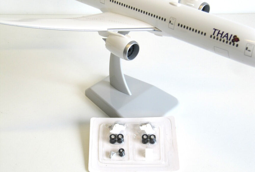 Hogan Thai Boeing 787-10 Dreamliner 1/200 Scale
