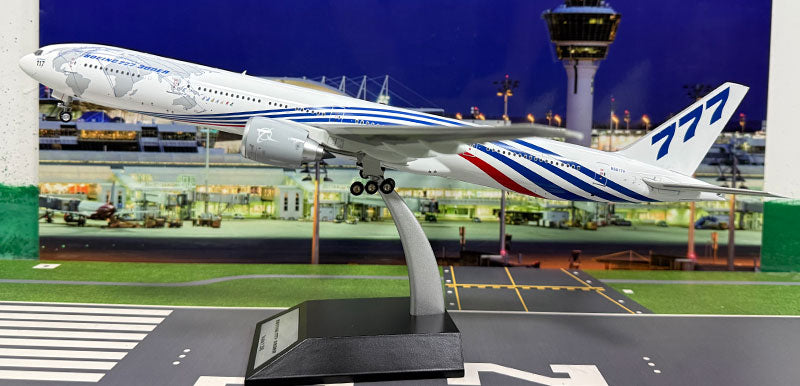 Aviation400 Boeing 777-300ER "World Tour" N5017V With Stand 黑色支架 N5017V 1/200 Aircraft Scale Model