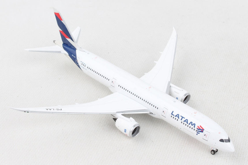 Phoenix Latam Boeing 787-9 PS-LAA 1/400 Aircraft Scale Model