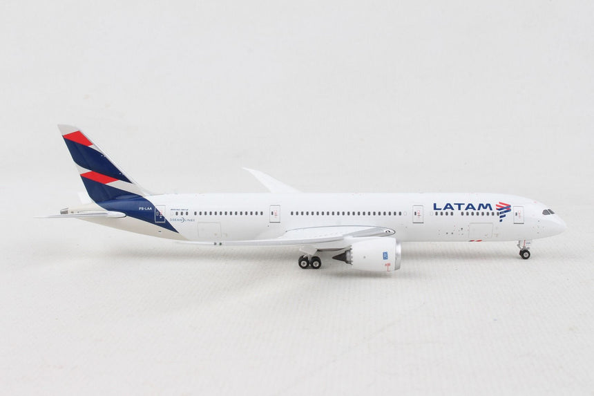 Phoenix Latam Boeing 787-9 PS-LAA 1/400 Aircraft Scale Model