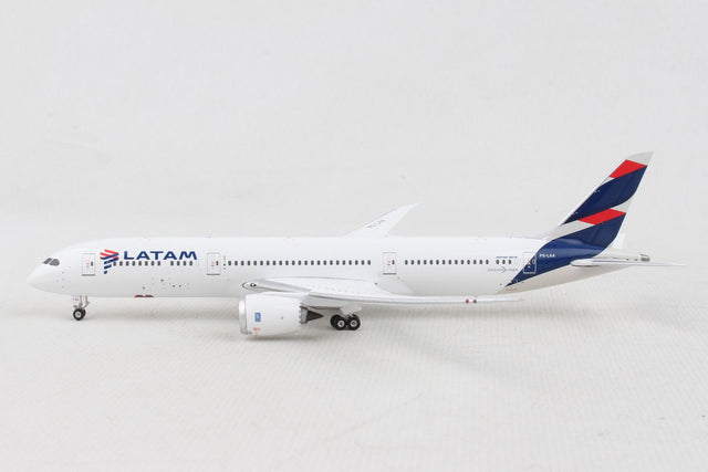 Phoenix Latam Boeing 787-9 PS-LAA 1/400 Aircraft Scale Model