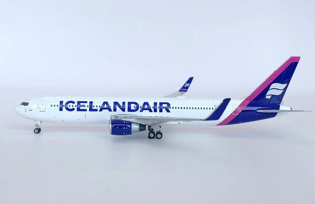 Phoenix Icelandair Boeing 767-300ER Magenta TF-ISO 1/400 Aircraft Scale Model