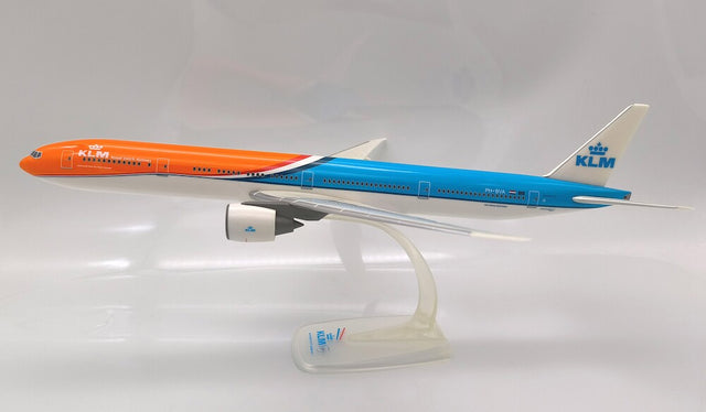 KLM Boeing 777-300ER "Orange Pride New Livery" Snap-Fit Model Plane 1/200 Aircraft Scale Model