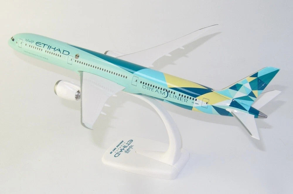 Etihad Boeing 787-10 Greenliner Snap-Fit Model Plane 1/200 Aircraft Scale Model