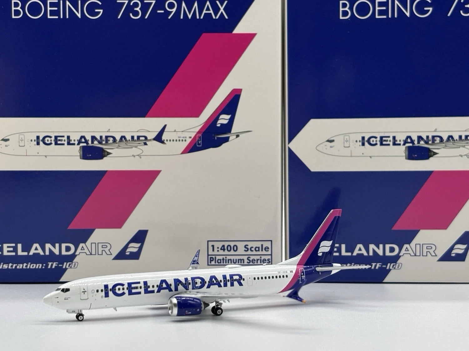 Phoenix Icelandair Boeing 737-900Max Purple Tail TF-ICD 1/400 Aircraft Scale Model