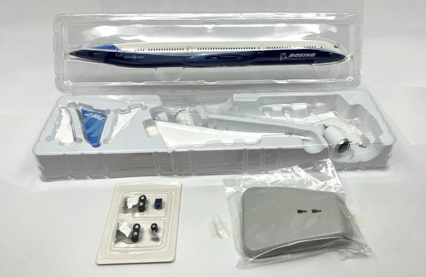 Hogan Boeing 787-10 Dreamliner Boeing Colors 1/200 Scale