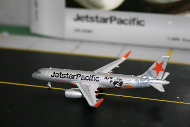 Phoenix JetStar Airbus A320 VH-VFX 1/400 Aircraft Scale Model