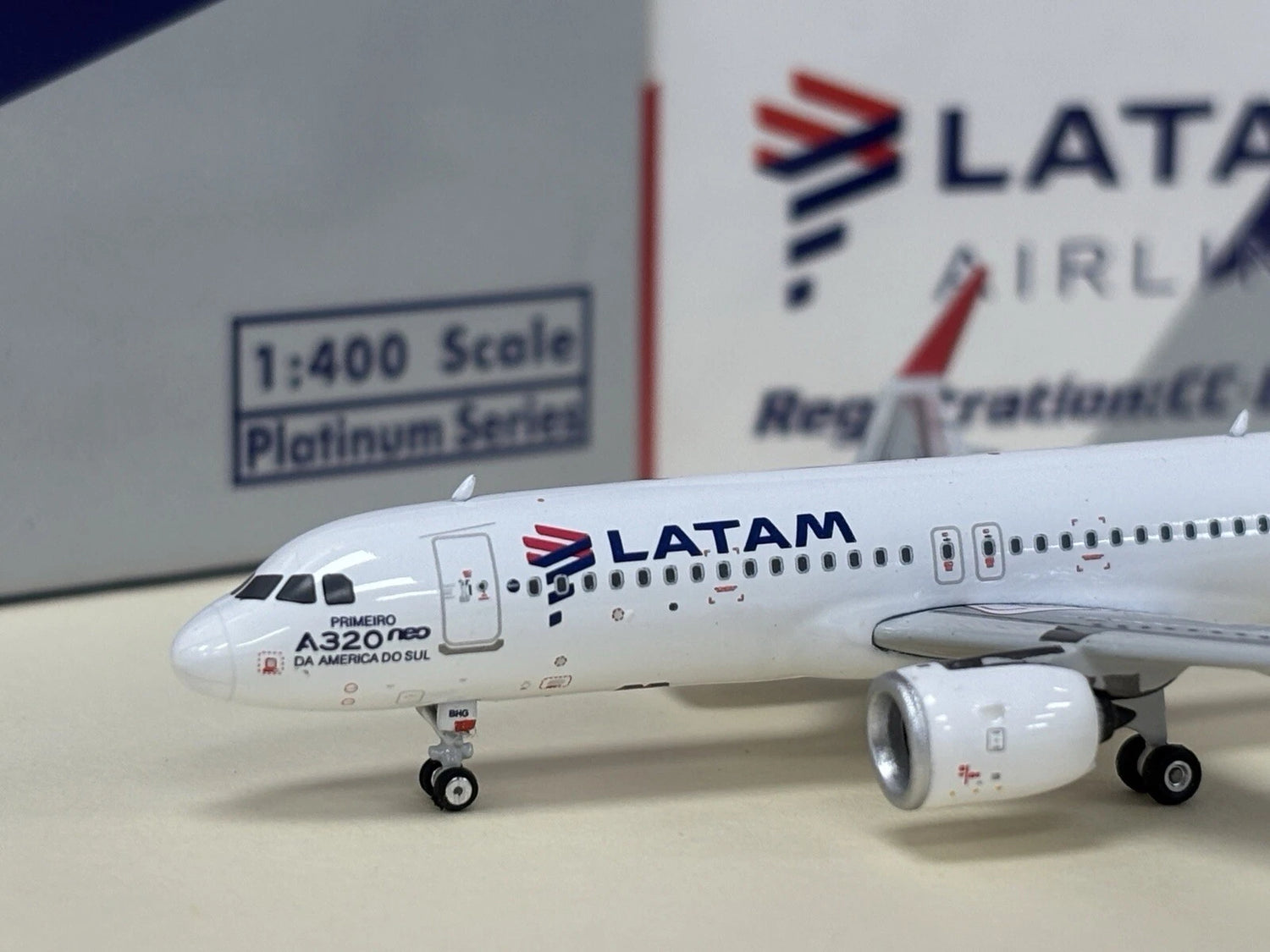 Phoenix Latam Airbus A320Neo CC-BHG 1/400 Aircraft Scale Model