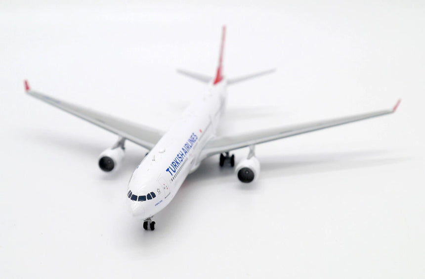 JC Wings Turkish Airlines Airbus A330-300 TC-LNE 1/400 Scale Model