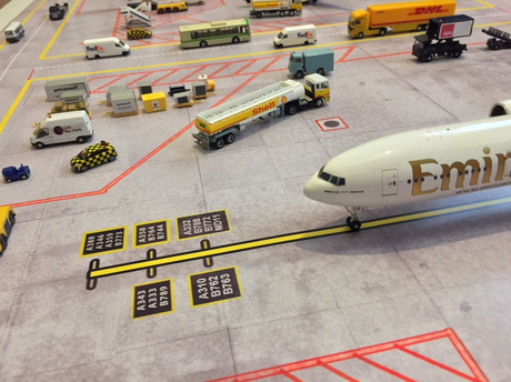 AMS 1/200 Scale Paper Airport Mat With Fold Out Terminal