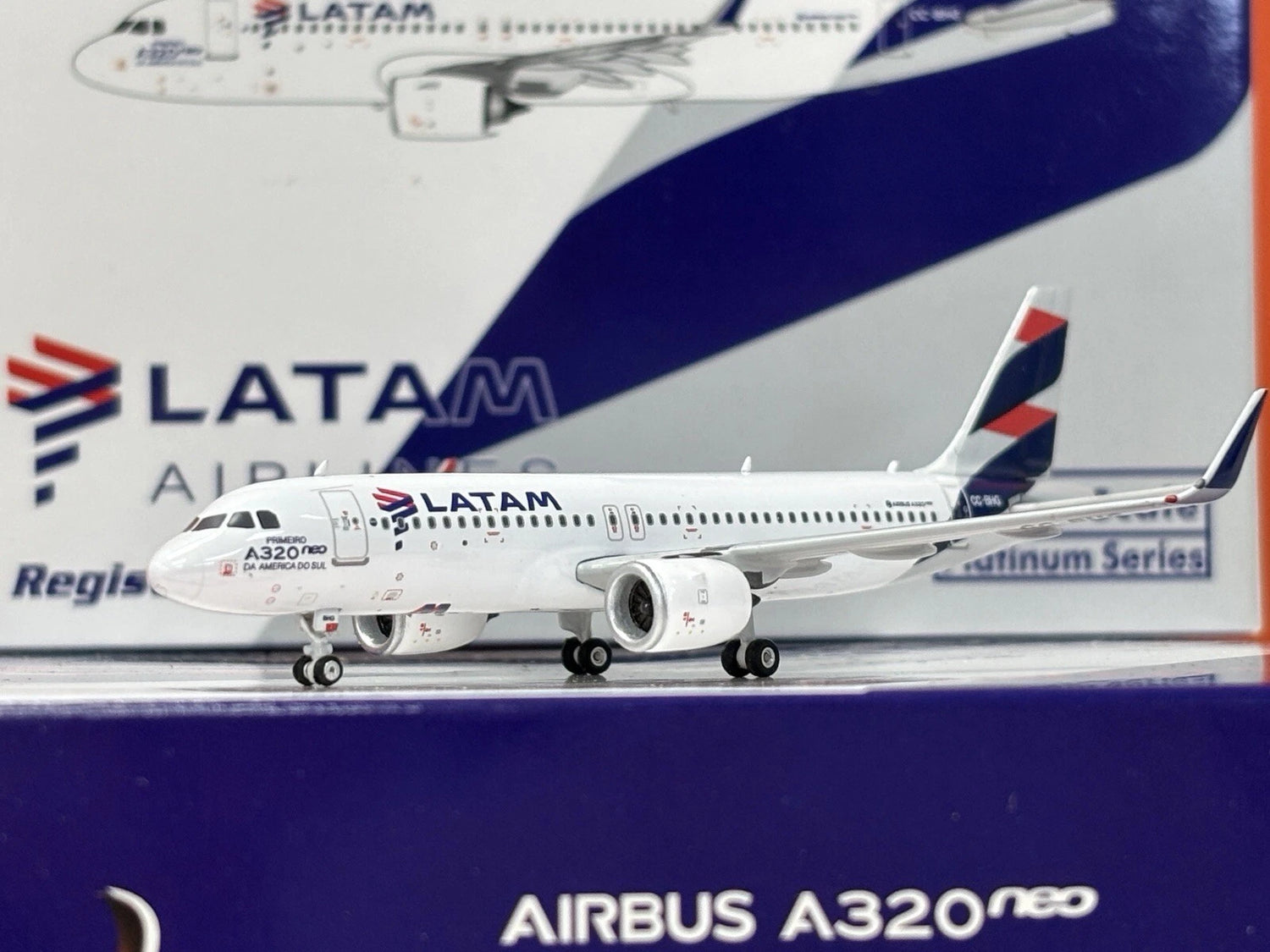 Phoenix Latam Airbus A320Neo CC-BHG 1/400 Aircraft Scale Model