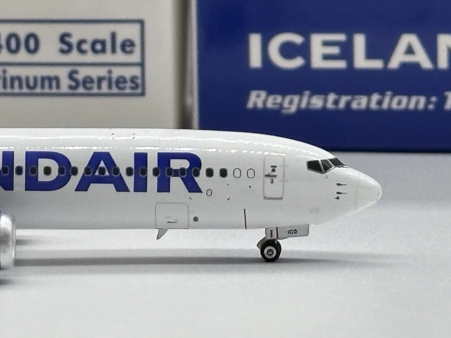 Phoenix Icelandair Boeing 737-900Max Purple Tail TF-ICD 1/400 Aircraft Scale Model