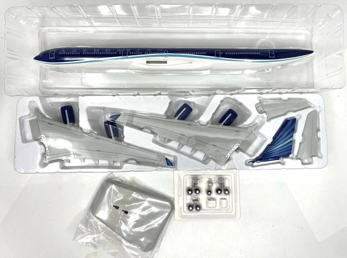 Hogan Azerbaijan Airlines Airbus A340-600 1/200 Aircraft Scale Model