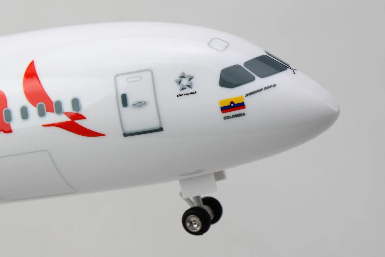 SkyMarks Avianca Boeing 787-8 W/Gear 2023 Livery 1/200 Aircraft Scale Model