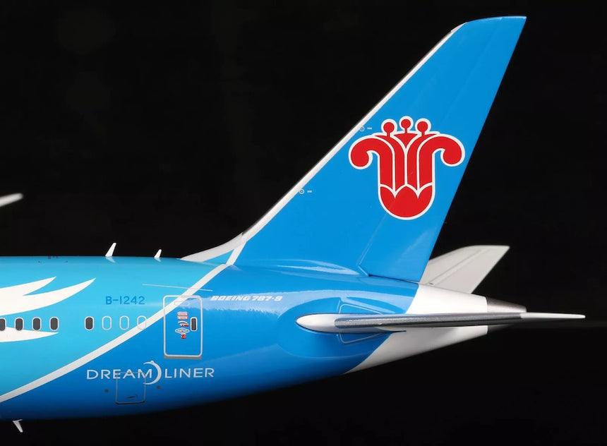 SQ Wings China Southern Boeing B787-9 B-1242 1/200 Aircraft Scale Model