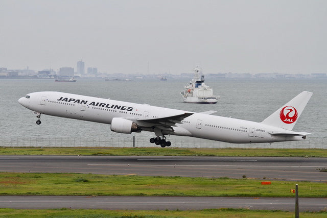 Phoenix Japan Airlines Boeing 777-300 JA8945 1/400 PH4450