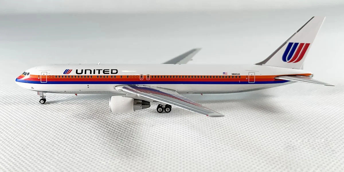 Phoenix United Airlines “Polish” Boeing B767-300ER N641UA 1