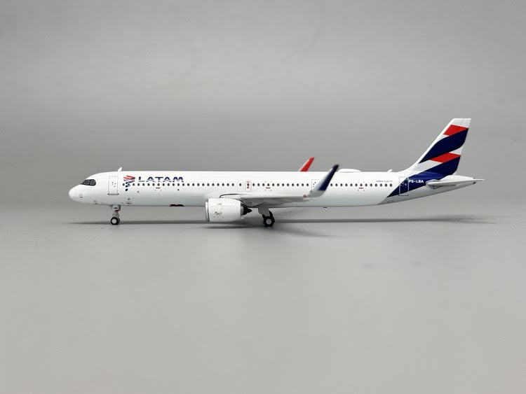 Phoenix LATAM Airbus A321neo PS-LBA 1/400 Aircraft Scale Model