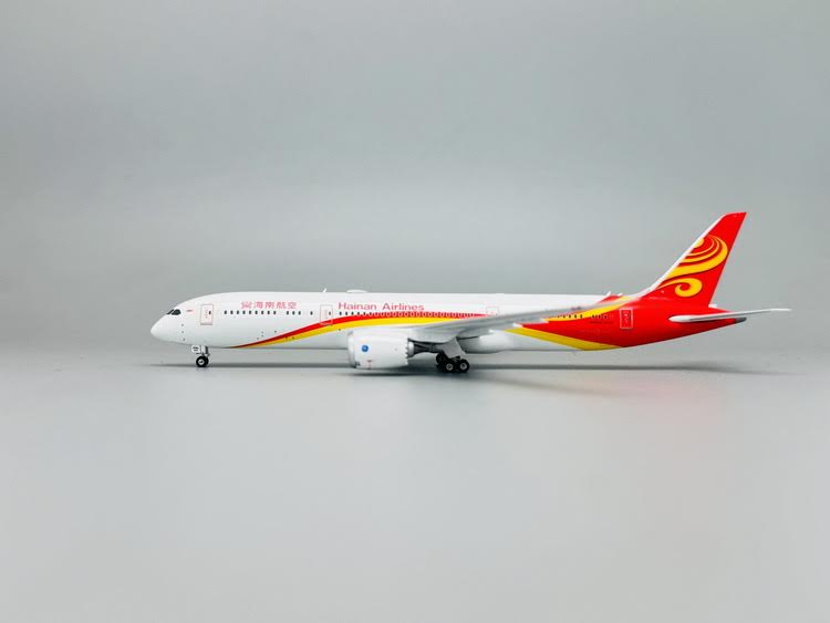 Phoenix Hainan Airlines Boeing B787-9 B-20AL 1/400 Aircraft Scale Model