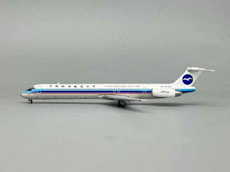 Phoenix China Northern Airlines McDonnell Douglas MD-82 B-2136 1/400 Scale
