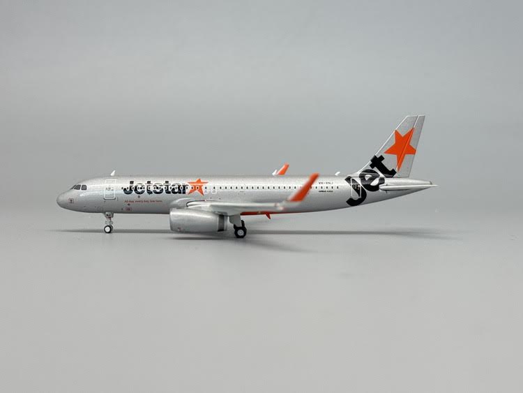 Phoenix JetStar (Australia) Airbus A320 VH-XNJ 1/400 Aircraft Scale Model