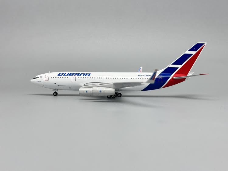 Phoenix Cubana Ilyushin IL-96-300 CU-T1254 1/400 Aircraft Scale Model