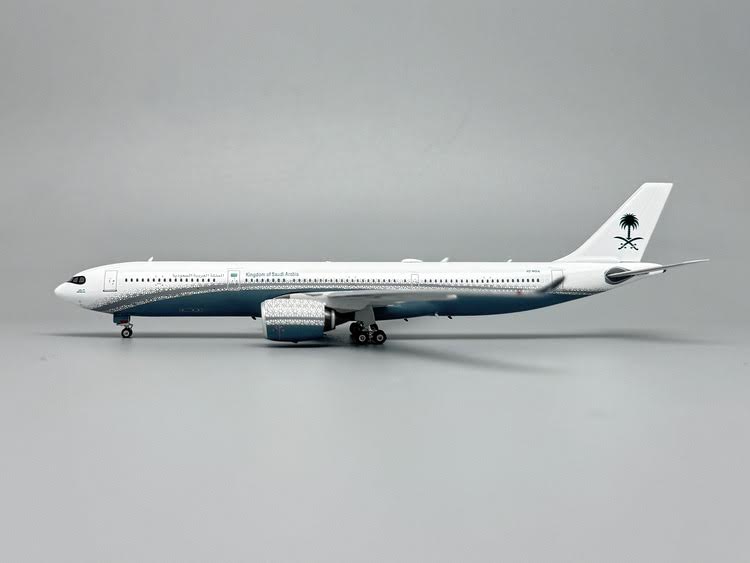 Phoenix Desert Wings Aviation Airbus A330-900neo HZ-MDA 1/400 Scale