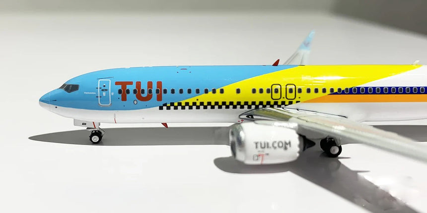 Phoenix TUI Boeing 737Max8 D-AMAH 1/400 Scale