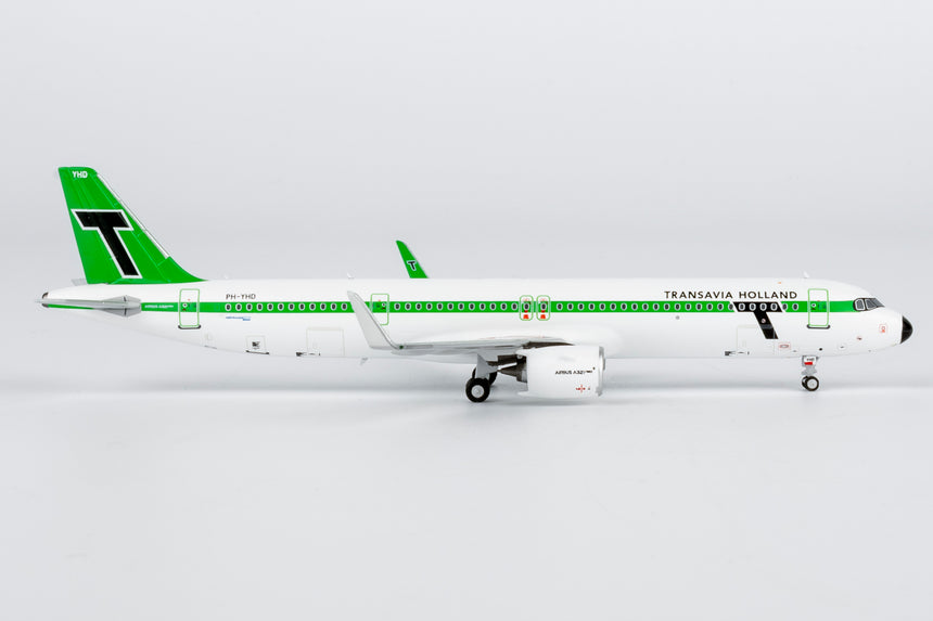 NG Models Transavia (1960s Retro colors) Airbus A321neo PH-YHD 1/400 Aircraft Scale Model