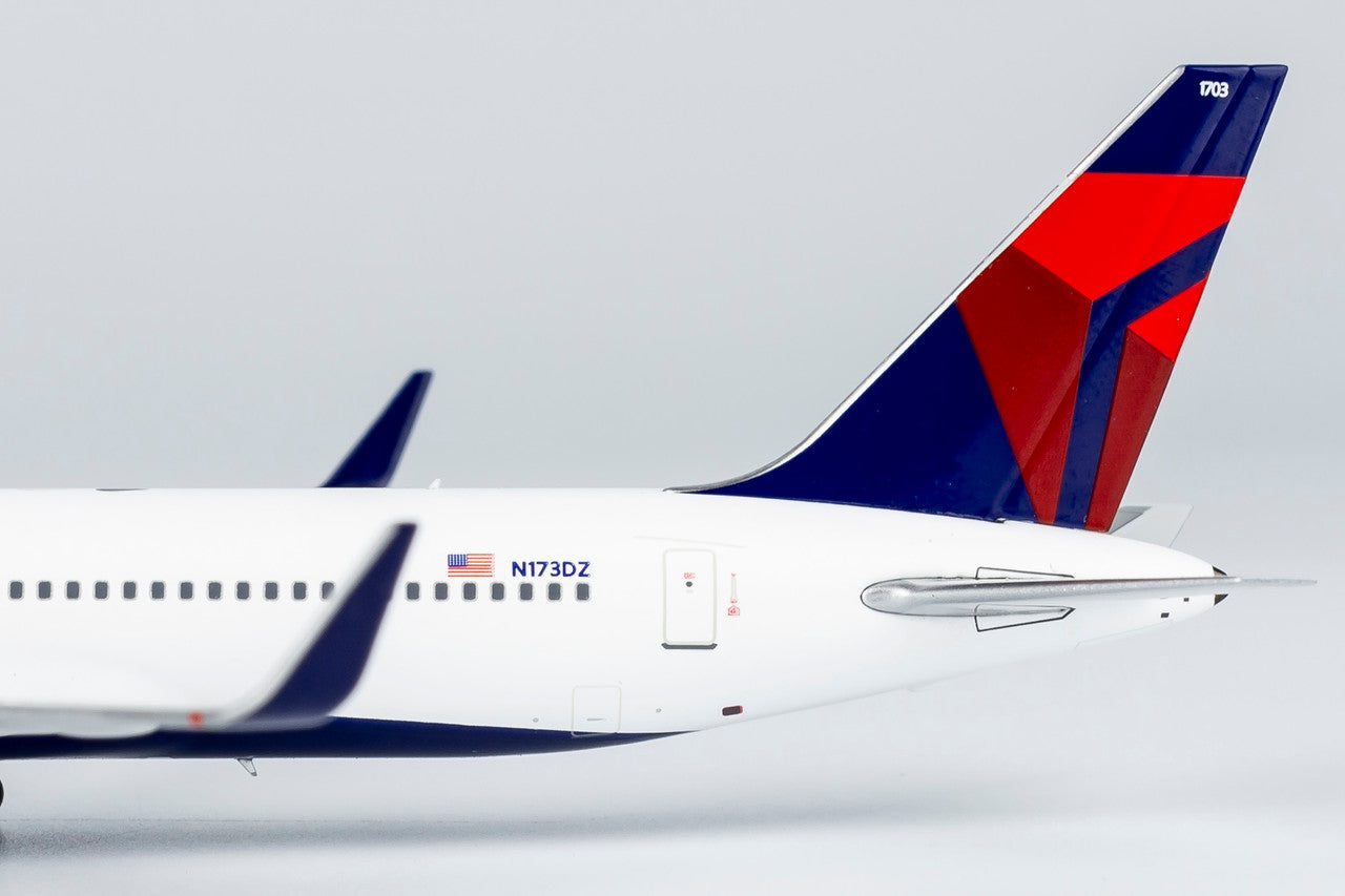 未開封！！ Cattier NG Models Delta Air Lines 767-300ER/w with CF6 engines N173DZ