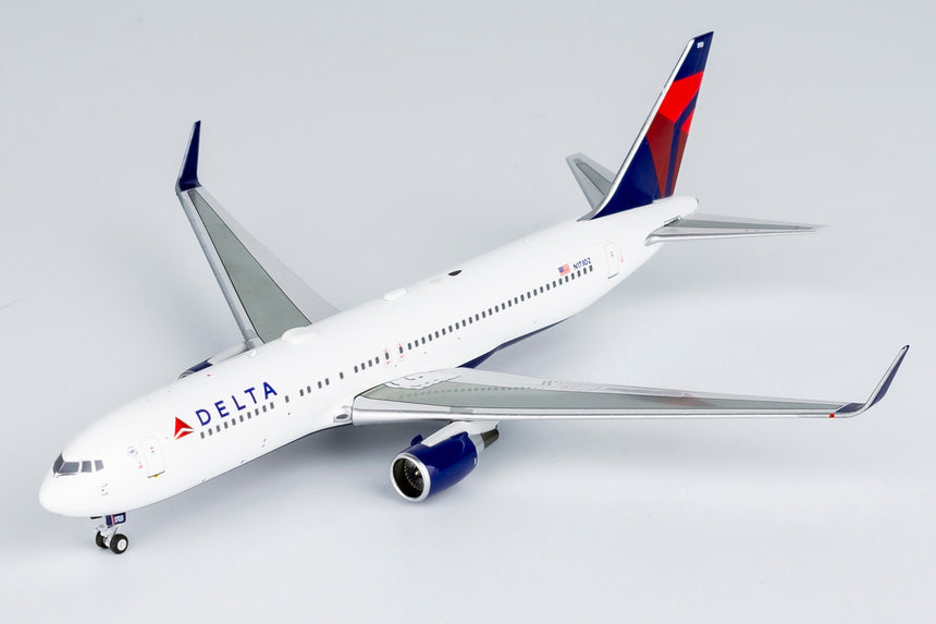 NG Models Delta AirLines Boeing 767-300ER/w N173DZ with CF6 engines 1/400 17002